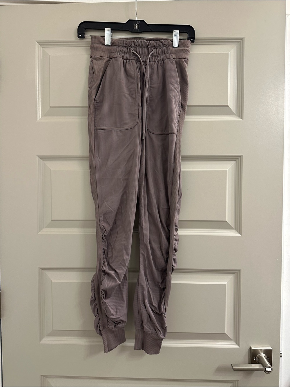 Lululemon Beyond the Studio Jogger Size 2 - Picture 2 of 7